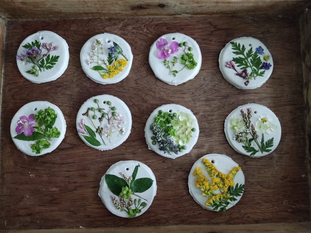 Mobiel maken van klei om op te hangen